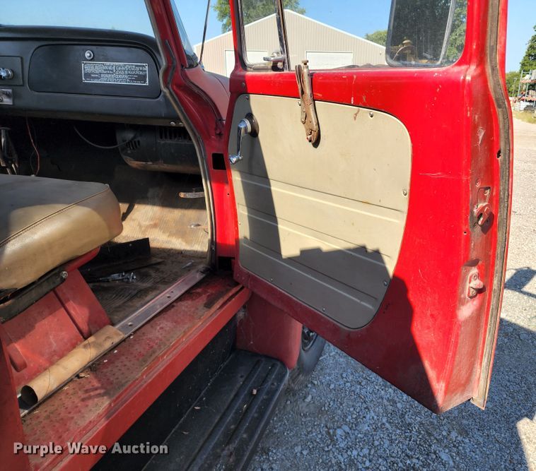 image for item DL6675 1968 International Loadstar 1600  dump flatbed truck