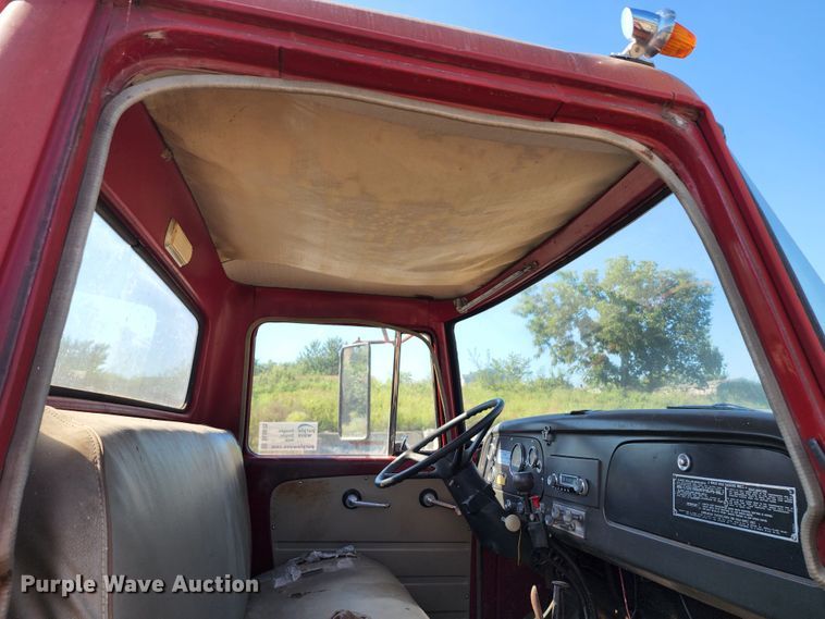 image for item DL6675 1968 International Loadstar 1600  dump flatbed truck