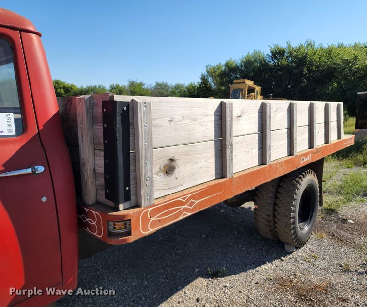 image for item DL6675 1968 International Loadstar 1600  dump flatbed truck