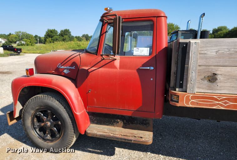 image for item DL6675 1968 International Loadstar 1600  dump flatbed truck