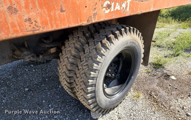 image for item DL6675 1968 International Loadstar 1600  dump flatbed truck