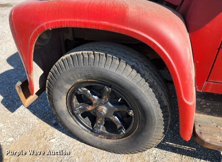 image for item DL6675 1968 International Loadstar 1600  dump flatbed truck