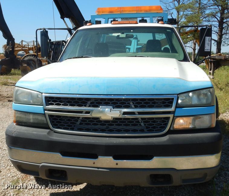 image for item DM3131 2005 Chevrolet Silverado 3500  tow truck
