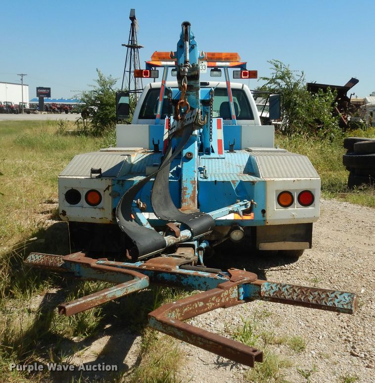 image for item DM3131 2005 Chevrolet Silverado 3500  tow truck