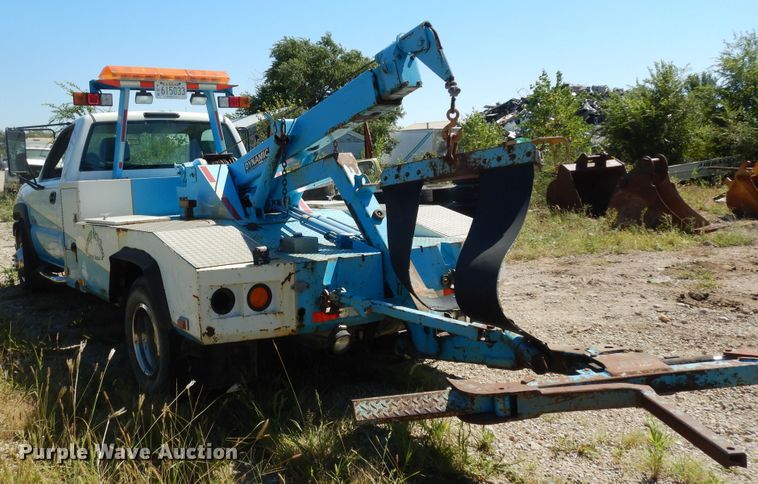 image for item DM3131 2005 Chevrolet Silverado 3500  tow truck