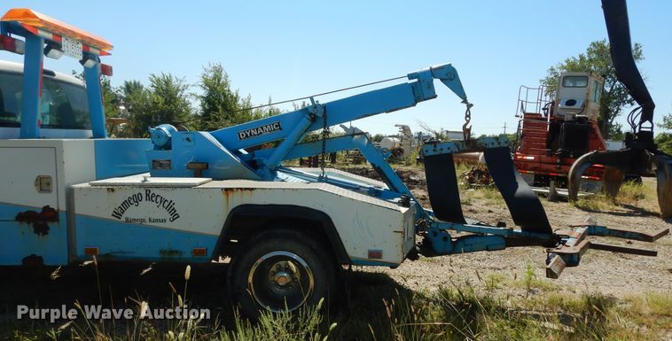 image for item DM3131 2005 Chevrolet Silverado 3500  tow truck