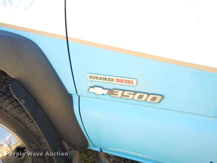 image for item DM3131 2005 Chevrolet Silverado 3500  tow truck