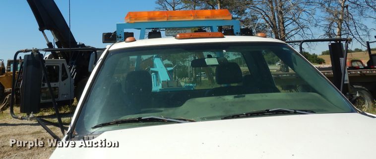 image for item DM3131 2005 Chevrolet Silverado 3500  tow truck