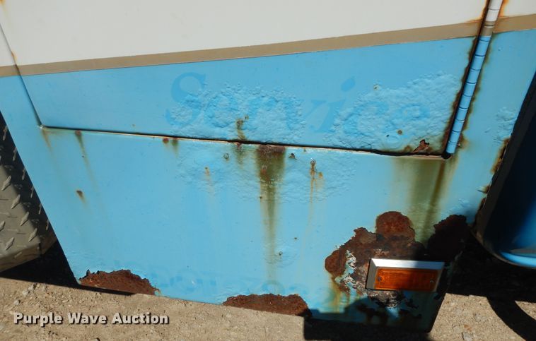 image for item DM3131 2005 Chevrolet Silverado 3500  tow truck