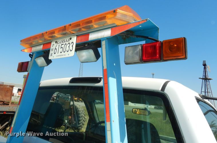 image for item DM3131 2005 Chevrolet Silverado 3500  tow truck