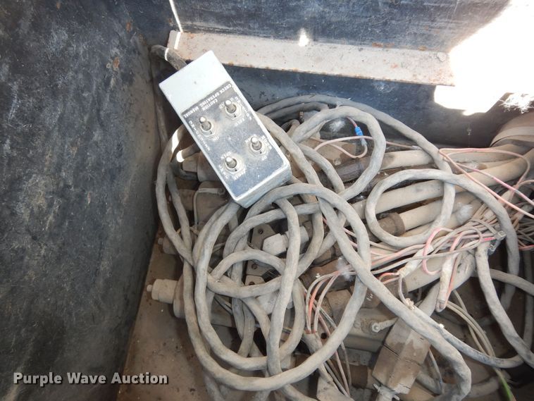 image for item DM3131 2005 Chevrolet Silverado 3500  tow truck