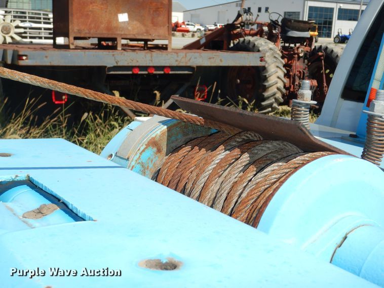 image for item DM3131 2005 Chevrolet Silverado 3500  tow truck