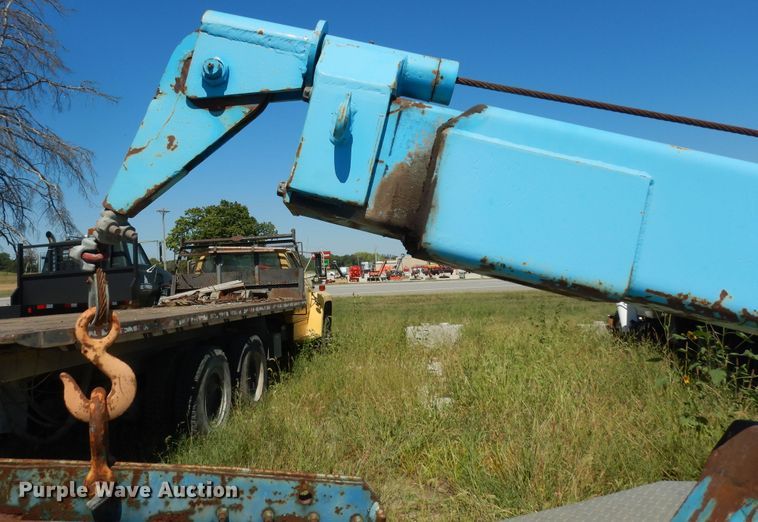 image for item DM3131 2005 Chevrolet Silverado 3500  tow truck