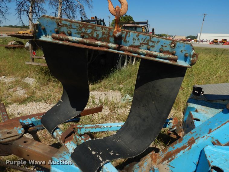 image for item DM3131 2005 Chevrolet Silverado 3500  tow truck