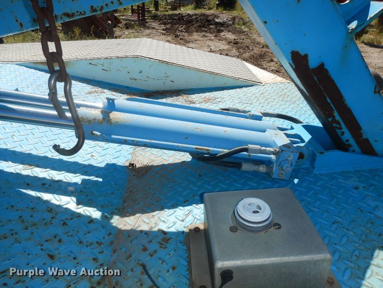 image for item DM3131 2005 Chevrolet Silverado 3500  tow truck