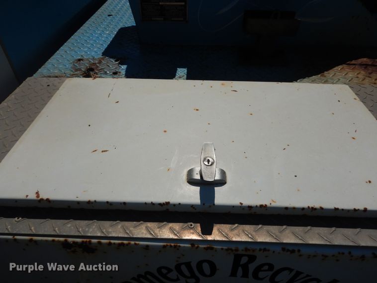 image for item DM3131 2005 Chevrolet Silverado 3500  tow truck