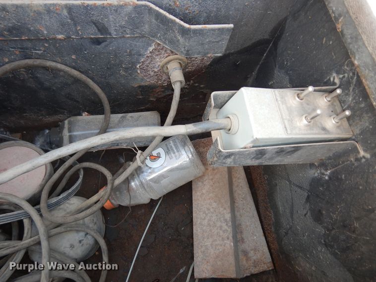 image for item DM3131 2005 Chevrolet Silverado 3500  tow truck