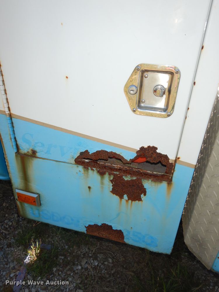 image for item DM3131 2005 Chevrolet Silverado 3500  tow truck