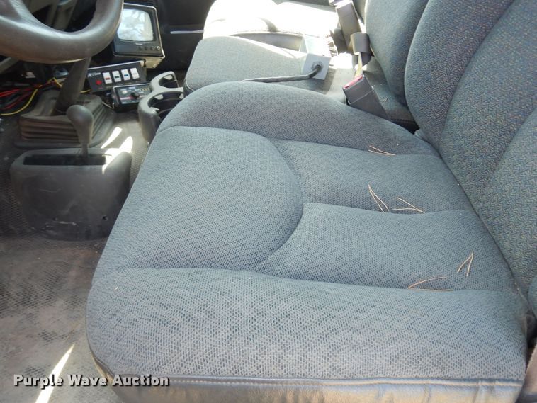 image for item DM3131 2005 Chevrolet Silverado 3500  tow truck