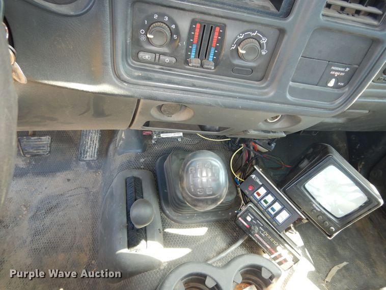 image for item DM3131 2005 Chevrolet Silverado 3500  tow truck