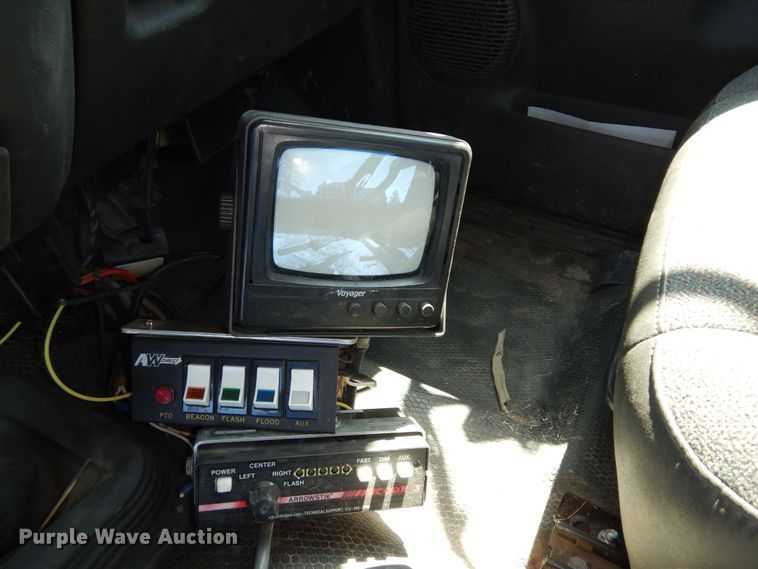 image for item DM3131 2005 Chevrolet Silverado 3500  tow truck