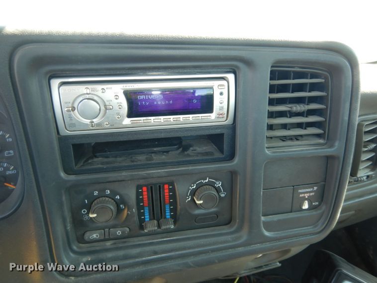 image for item DM3131 2005 Chevrolet Silverado 3500  tow truck