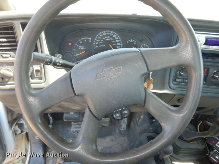 image for item DM3131 2005 Chevrolet Silverado 3500  tow truck