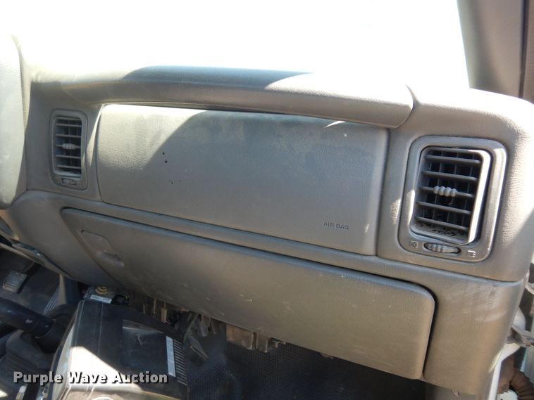 image for item DM3131 2005 Chevrolet Silverado 3500  tow truck