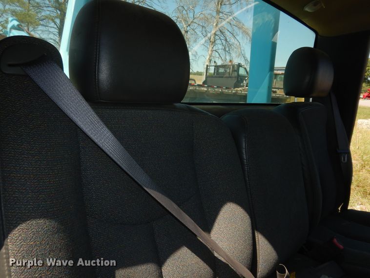 image for item DM3131 2005 Chevrolet Silverado 3500  tow truck