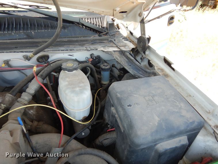 image for item DM3131 2005 Chevrolet Silverado 3500  tow truck