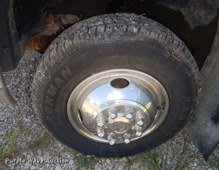 image for item DM3131 2005 Chevrolet Silverado 3500  tow truck