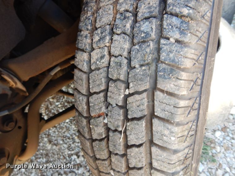 image for item DM3131 2005 Chevrolet Silverado 3500  tow truck