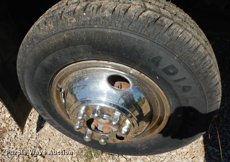 image for item DM3131 2005 Chevrolet Silverado 3500  tow truck