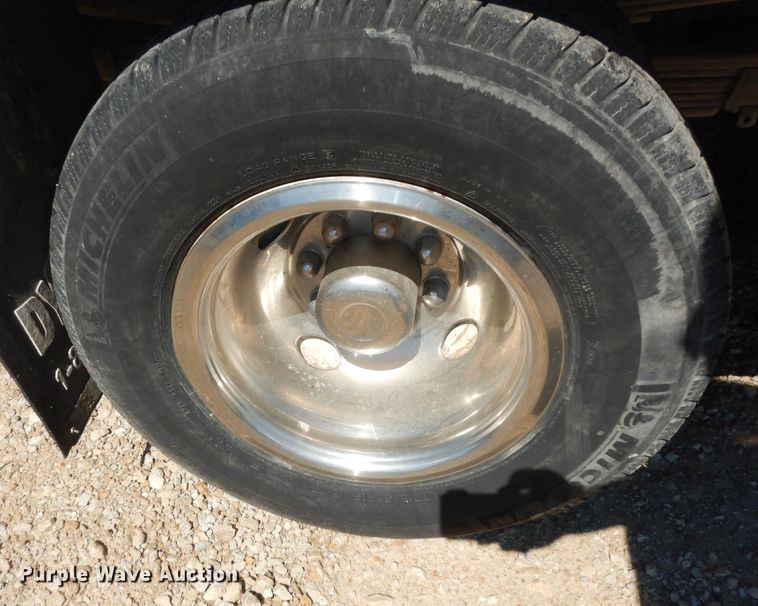 image for item DM3131 2005 Chevrolet Silverado 3500  tow truck