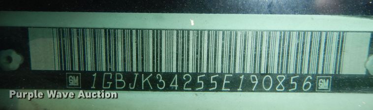 image for item DM3131 2005 Chevrolet Silverado 3500  tow truck