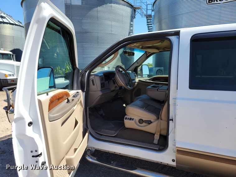 image for item DM8015 2003 Ford F250 Super Duty Lariat  Crew Cab pickup truck