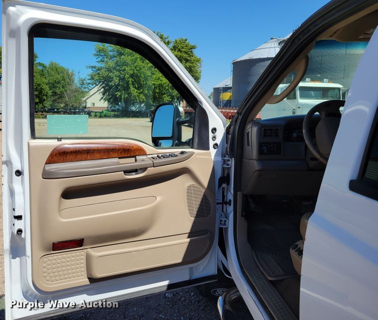 image for item DM8015 2003 Ford F250 Super Duty Lariat  Crew Cab pickup truck