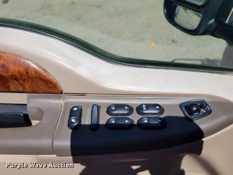 image for item DM8015 2003 Ford F250 Super Duty Lariat  Crew Cab pickup truck