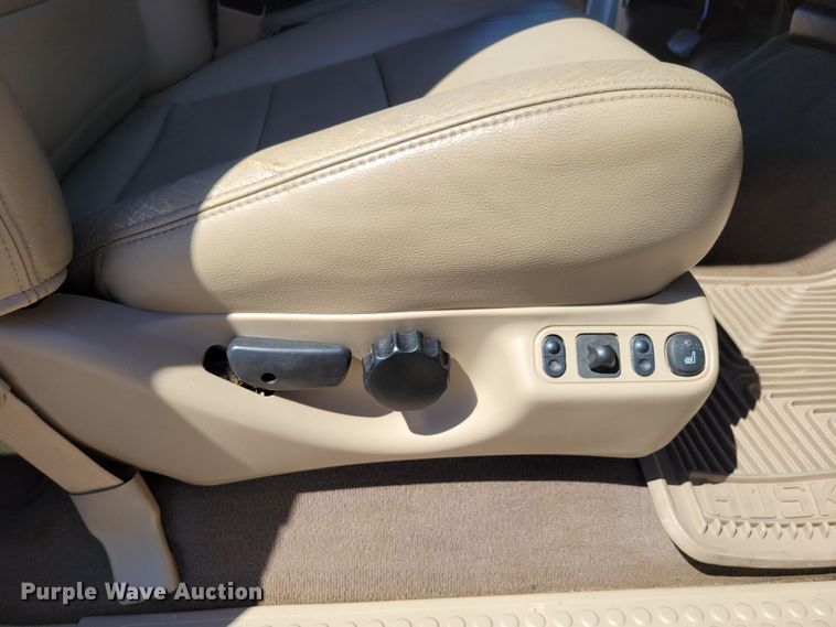 image for item DM8015 2003 Ford F250 Super Duty Lariat  Crew Cab pickup truck