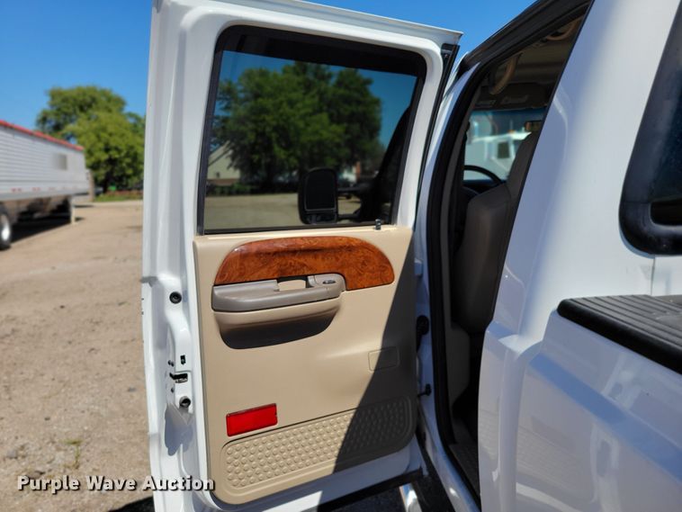 image for item DM8015 2003 Ford F250 Super Duty Lariat  Crew Cab pickup truck