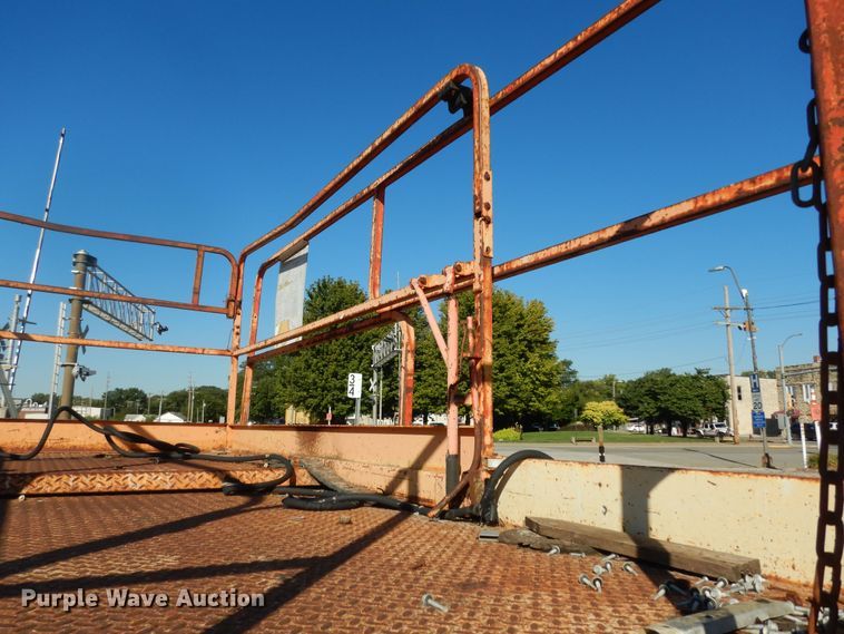 image for item DN6814 1996 JLG 33RTS  scissor lift