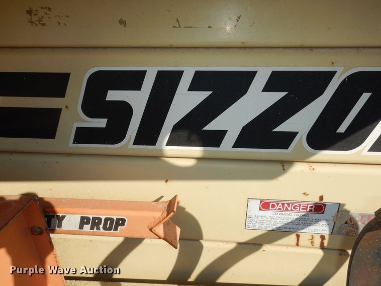 image for item DN6814 1996 JLG 33RTS  scissor lift