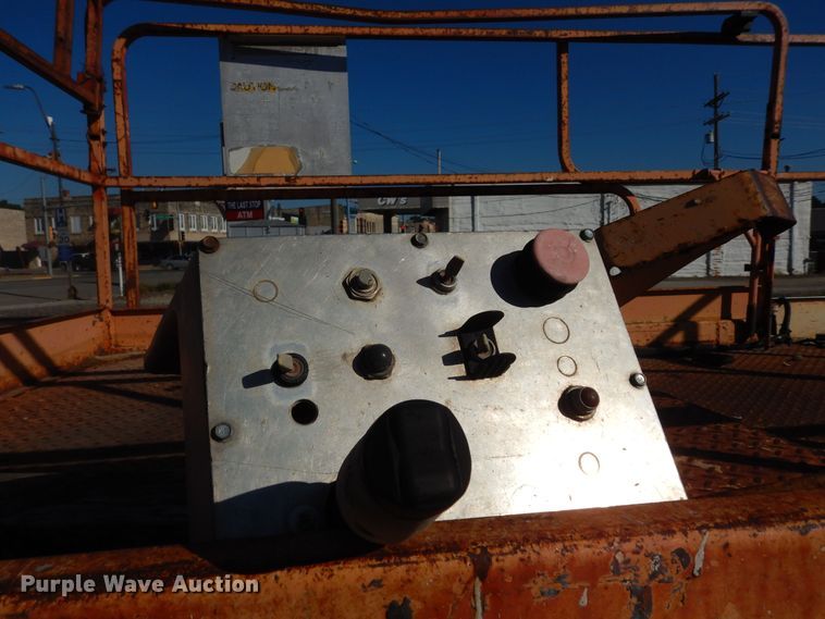 image for item DN6814 1996 JLG 33RTS  scissor lift