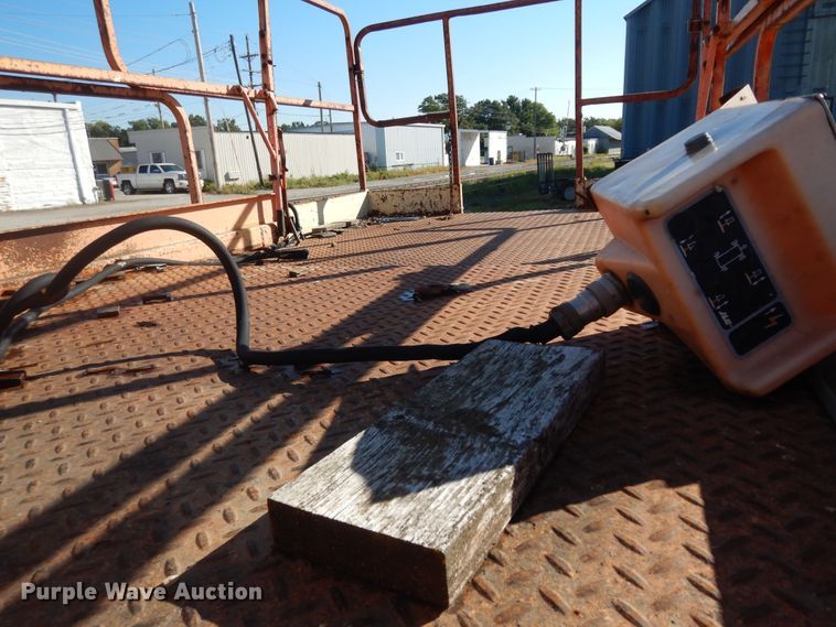 image for item DN6814 1996 JLG 33RTS  scissor lift