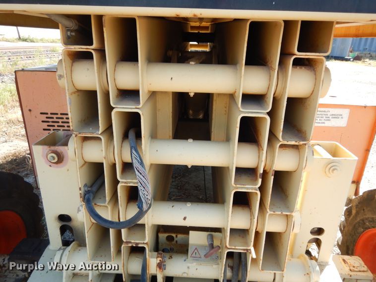 image for item DN6814 1996 JLG 33RTS  scissor lift