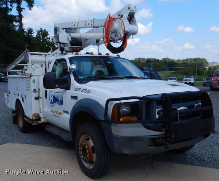 image for item DO1572 2006 Ford F550  bucket truck