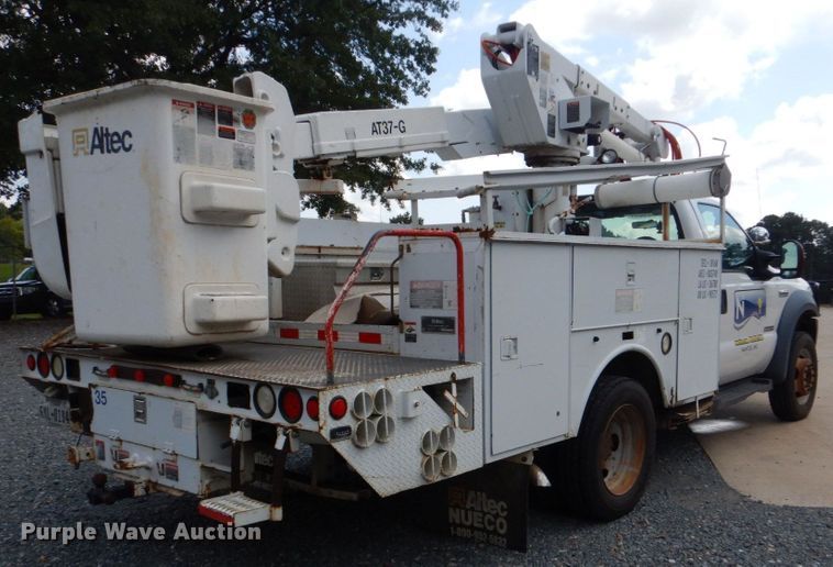 image for item DO1572 2006 Ford F550  bucket truck