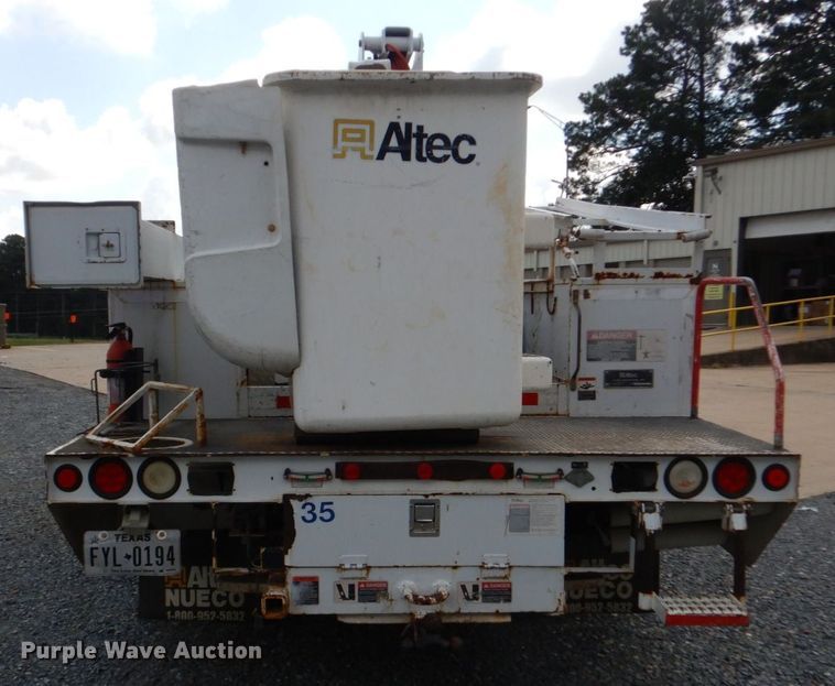 image for item DO1572 2006 Ford F550  bucket truck