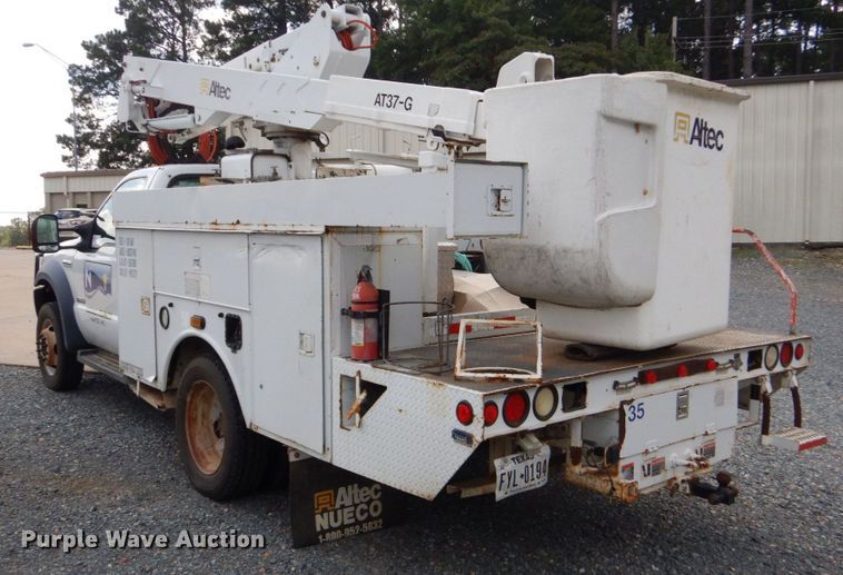 image for item DO1572 2006 Ford F550  bucket truck