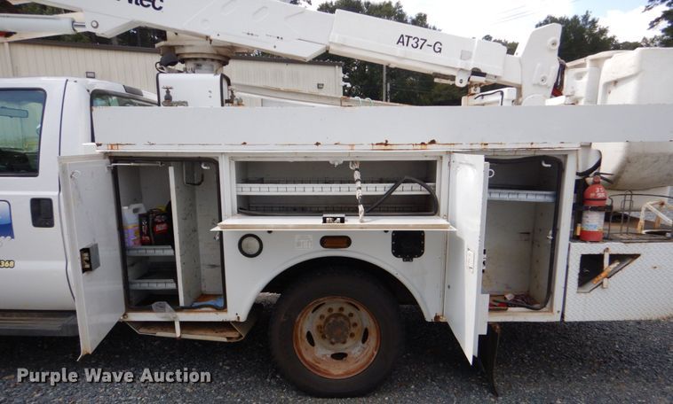 image for item DO1572 2006 Ford F550  bucket truck